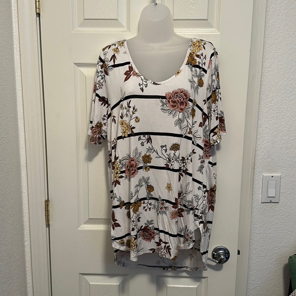 🌻 Maurice’s Floral Stripe Top 1X - Picture 6 of 6